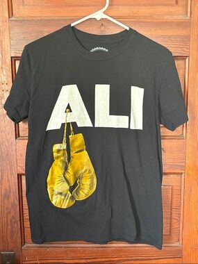 Muhammad Ali Served Fresh Tee Size M